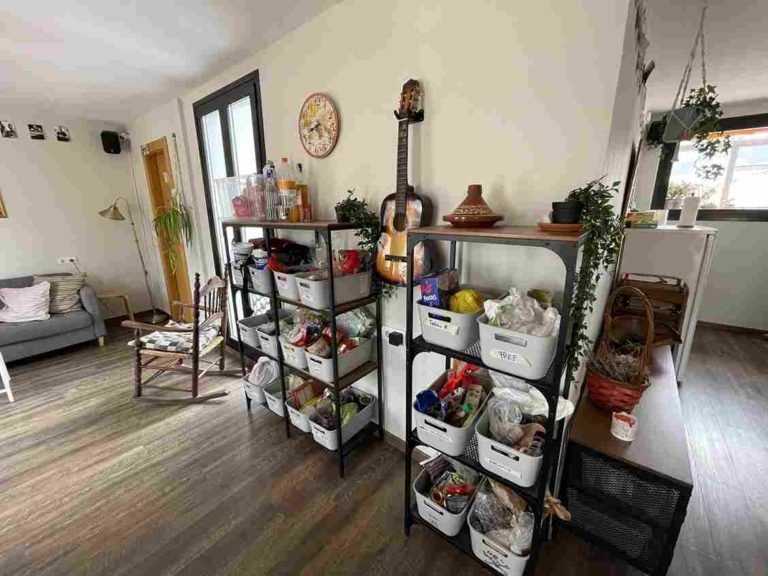 el granado hostel food trays and kitchen area